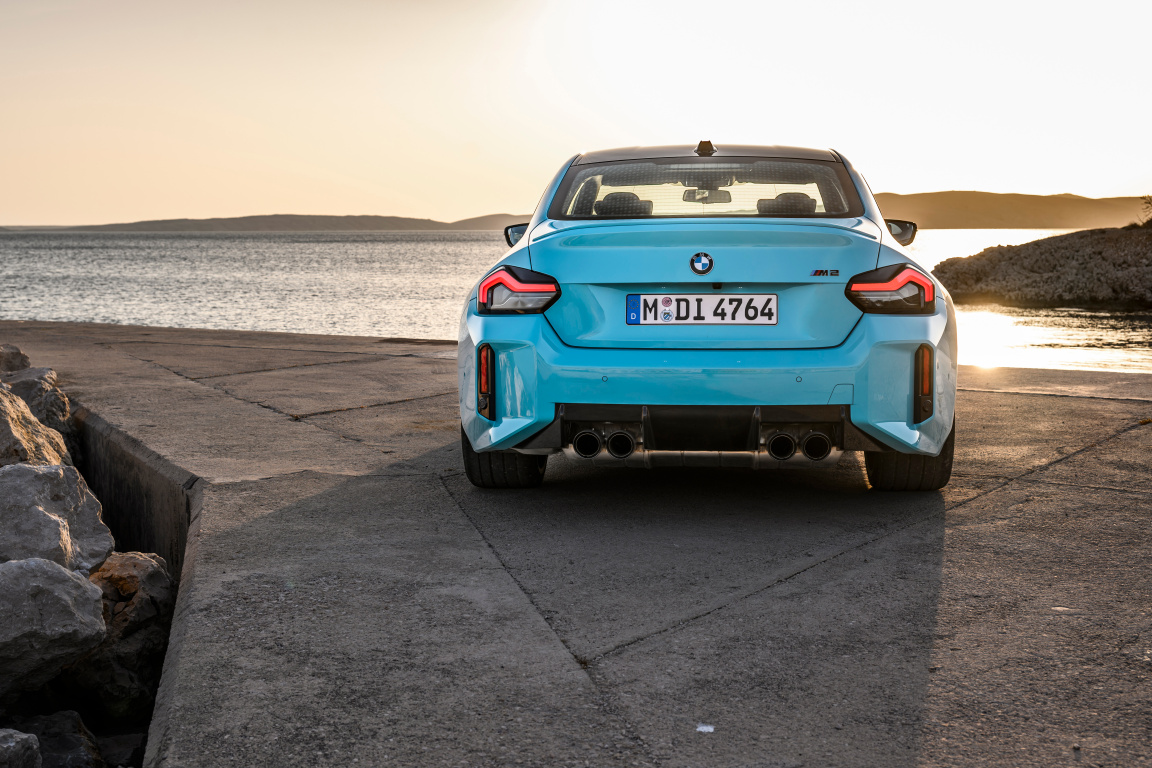 SMALL_P90642541_highRes_the-new-bmw-m2-with-
